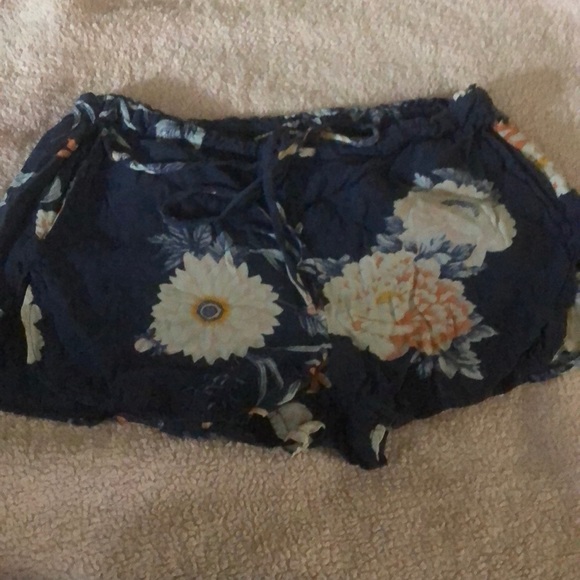 Brandy Melville shorts - Picture 3 of 7